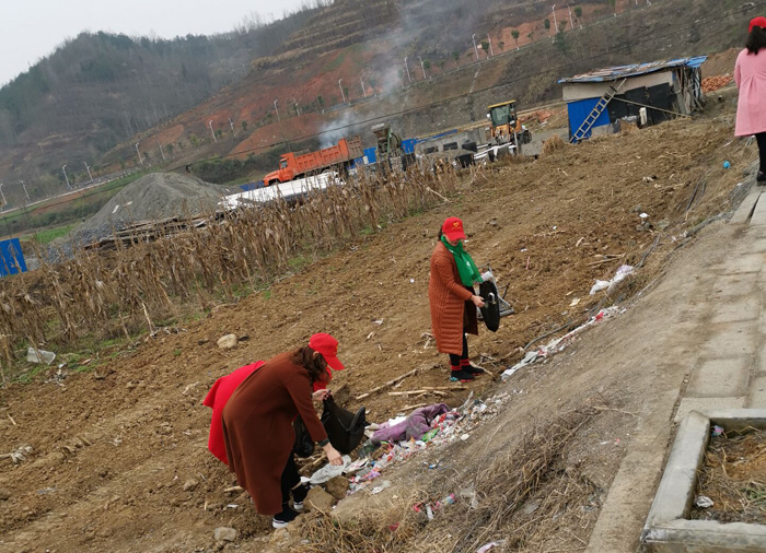 麻家渡：开展“向垃圾宣战  建美丽家园”志愿服务活动