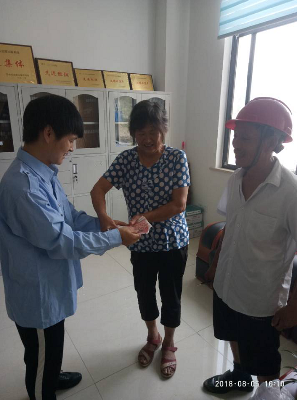 楼台乡传递社会正能量拾金不昧树榜样