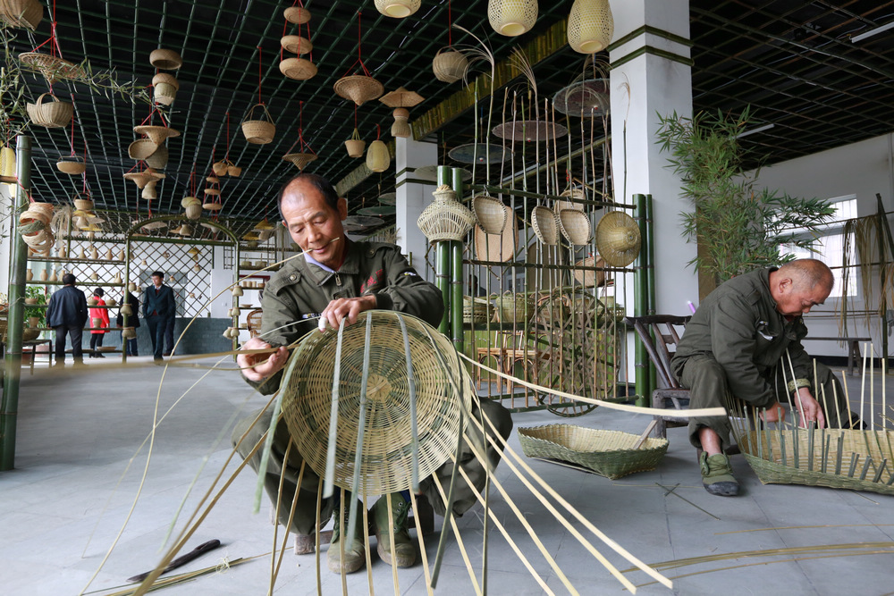 村里建成竹编馆 带领群众发竹财 