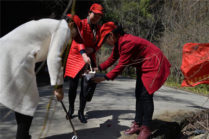 县国土局女干部“三八”过成了“十八”