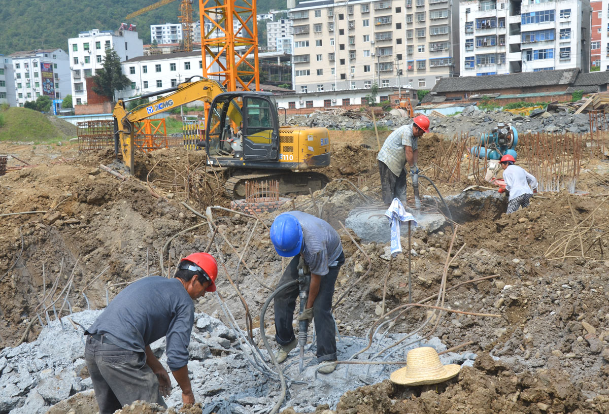 上庸茶城建设如火如荼