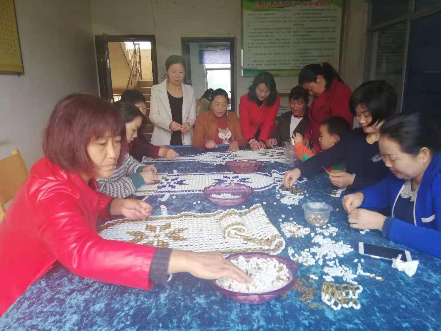 秦古镇发展手工编织业助推精准扶贫