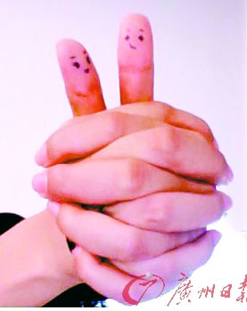 兔年拜年最给力手势兔手势走红网络