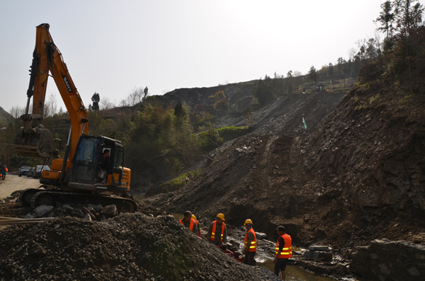 溢水镇：为十巫高速建设铺坦途