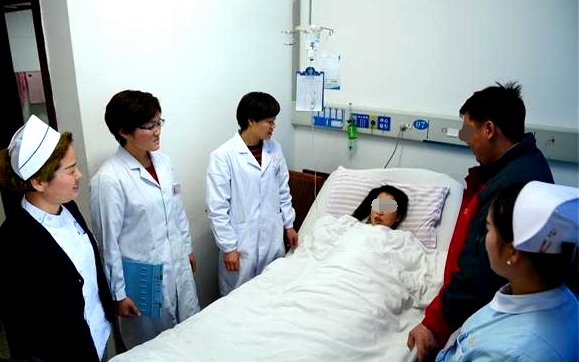 竹山县人民医院成功救治一名病危孕产妇