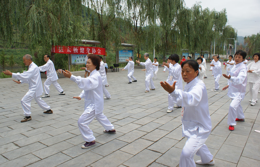 我縣“全民健身日”掀起健身熱潮