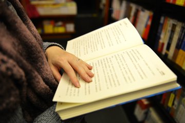 两会 | 开展全民阅读，代表委员认为还应做好这些事