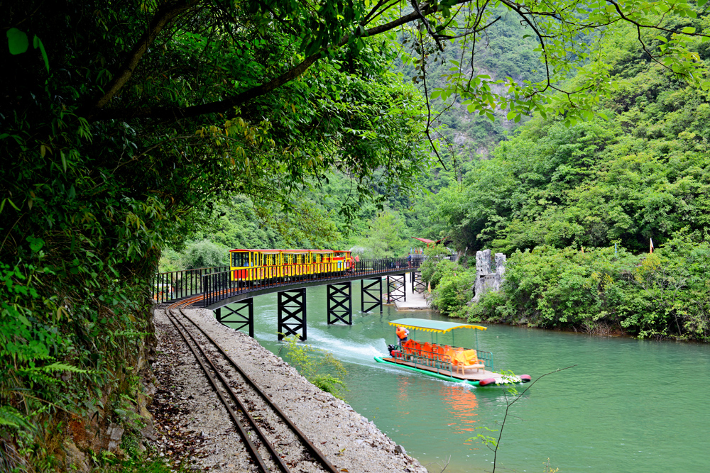 九龙瀑大峡谷图片