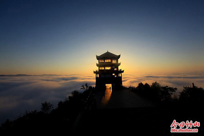 著名建筑師渡堂海到女媧山考察