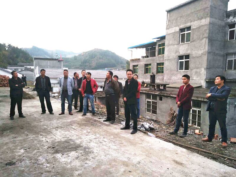 竹坪乡：看现场　找差距 全速推进易地搬迁