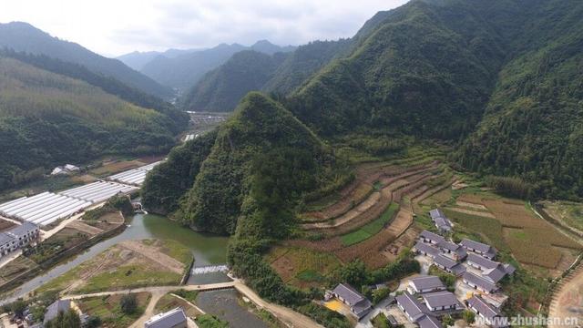 竹山與亨運集團(tuán)簽訂旅游營銷合作協(xié)議