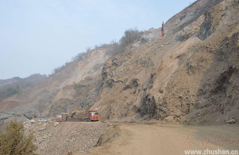 年关春节抢修女娲山旅游路
