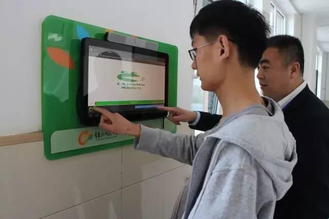 “电子班牌”让校园更智慧