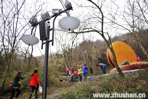 南山公园响起广播