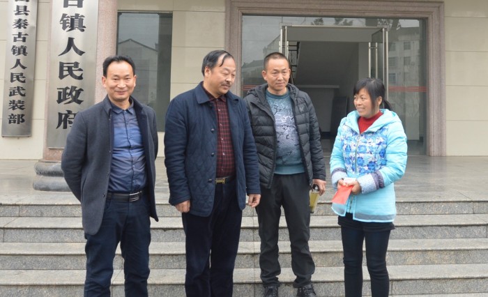 秦古镇：情系贫困户 捐款献爱心