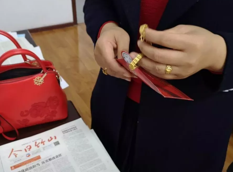 女市民8000元黄金手链失而复得
