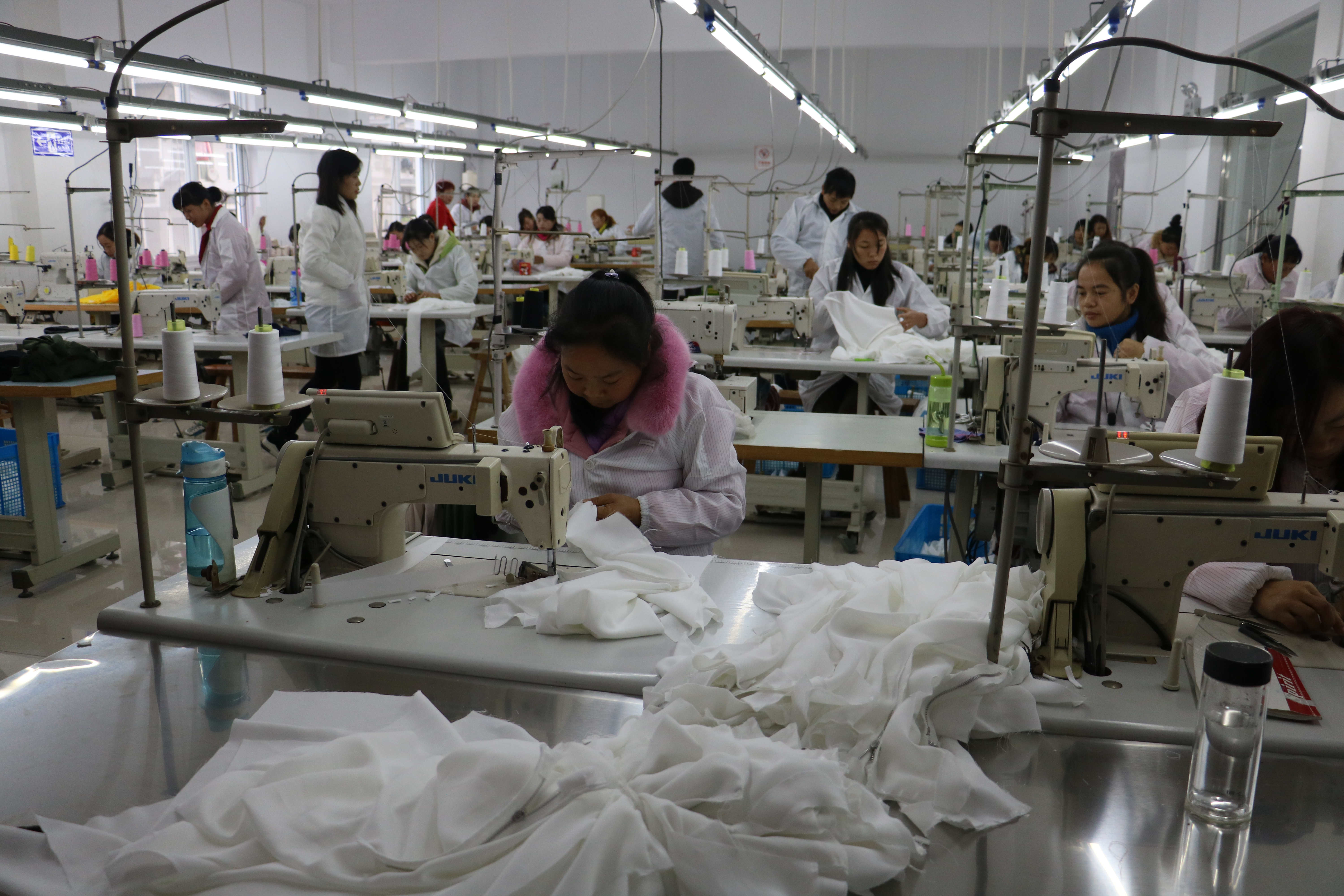  深河乡扶贫工厂铺就群众致富路