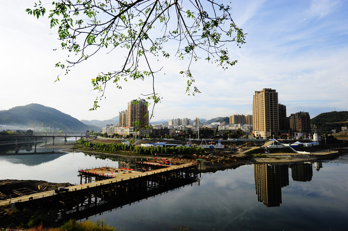 竹山縣堵河廊橋國慶假日建設(shè)忙