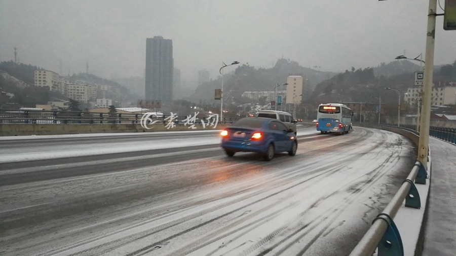 十堰市气象台发布暴雪橙色预警信号