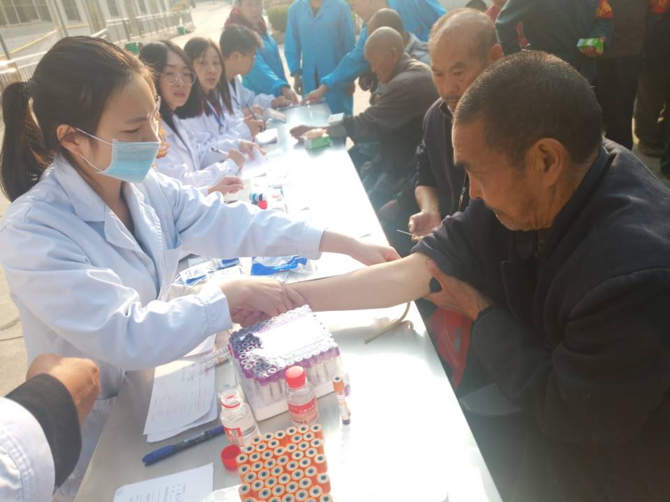 文峰乡：重阳送温暖情系福利院