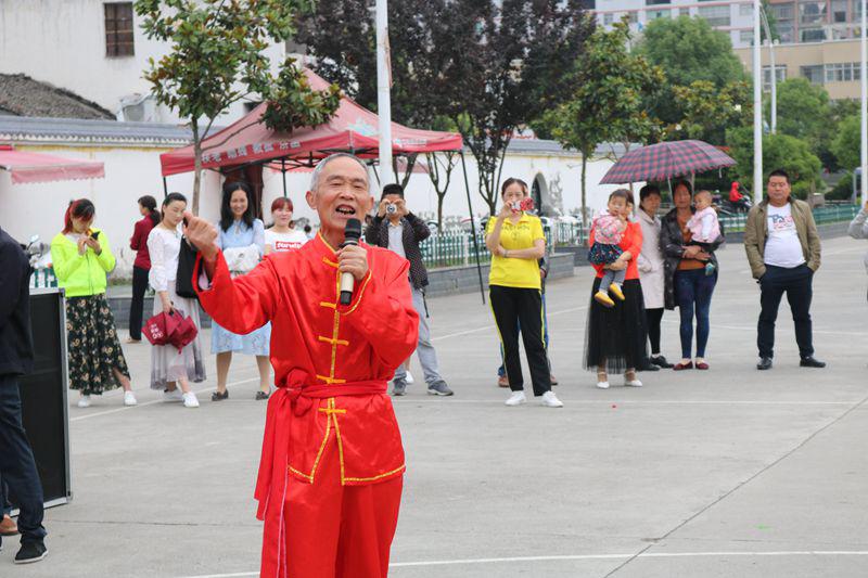 彩船歌唱十九大