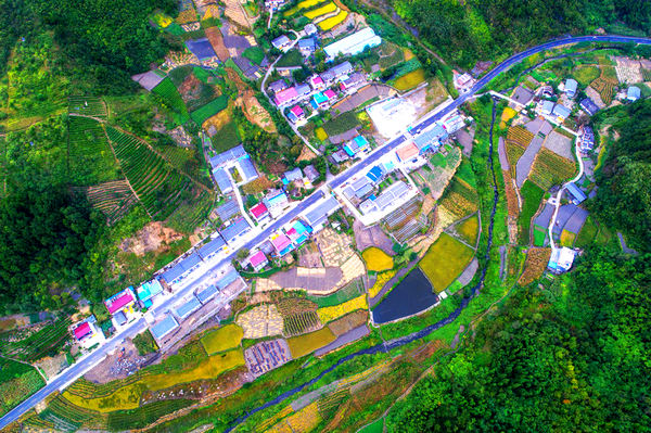 竹山县易迁扶贫安置点风采之八得胜镇