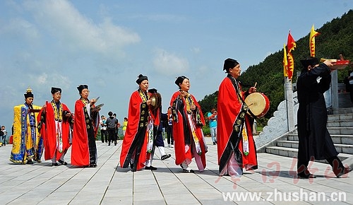 女娲山景区开展“感恩圣母、诵经祈福”活动