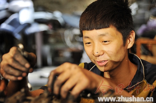 【组图】聚焦高温下的竹山劳动者