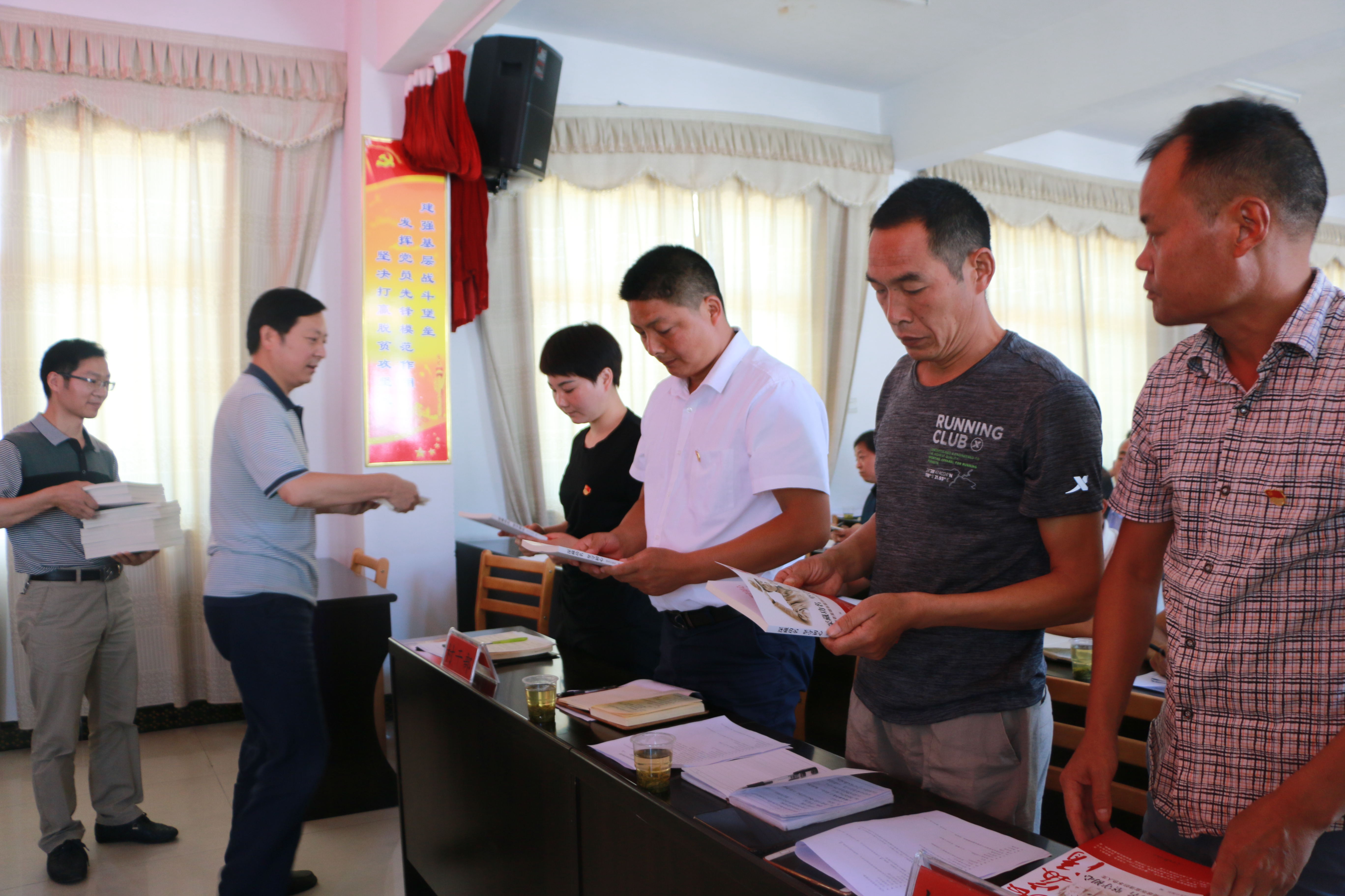 麻家渡镇召开“两不愁三保障”突出问题整改推进会