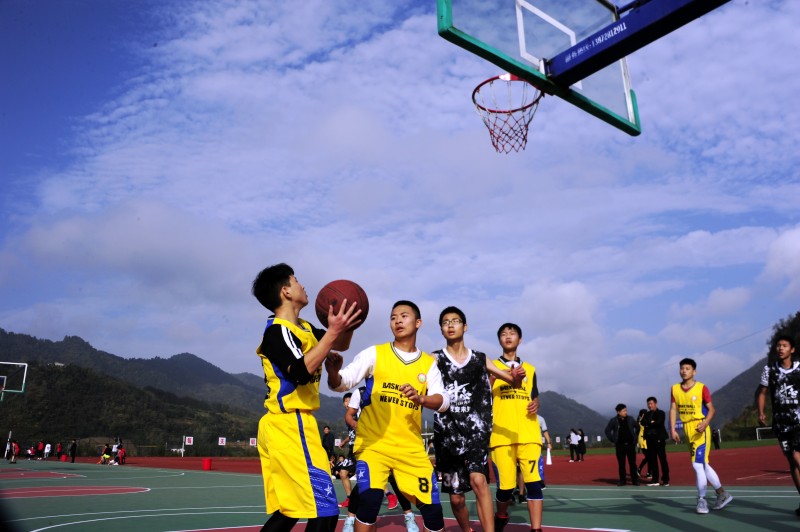 竹山县首届中学生校园篮球联赛火热开赛