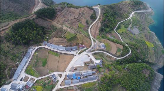 上庸镇对扶贫安置点进行地质灾害巡查排查