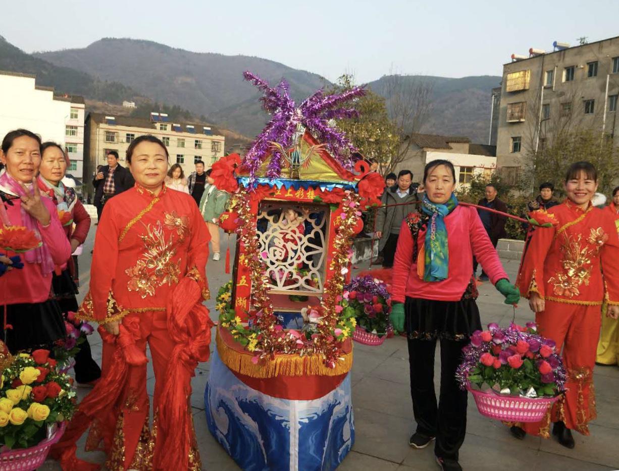 秦古镇：彩船摇 雄狮舞 传承民俗迎新春