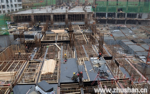 滨河广场桥头停车场建设 紧扣质量保进度