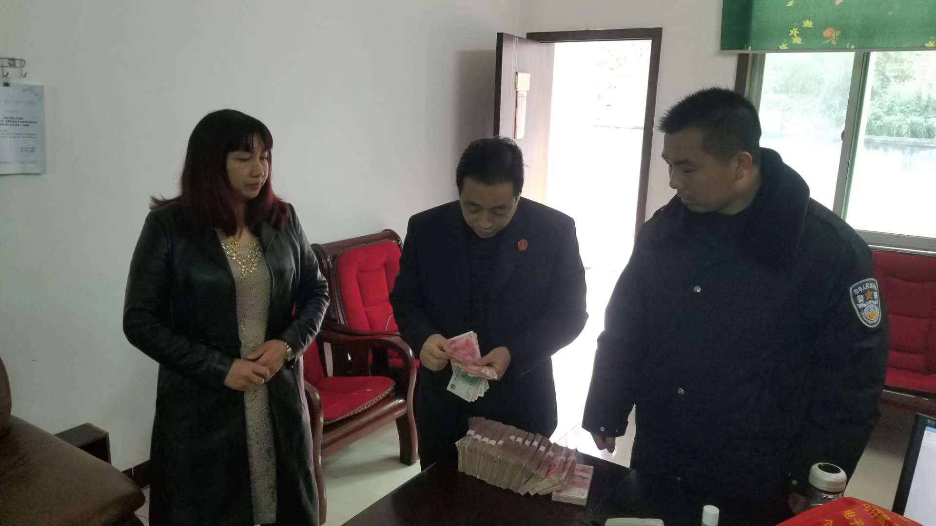 竹山得胜法庭巧执到位15万案款