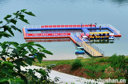 圣水湖里建泳池