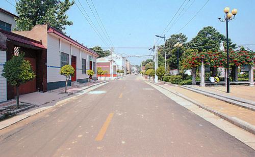 秦古镇：街道治理显成效 居民出行心欢喜