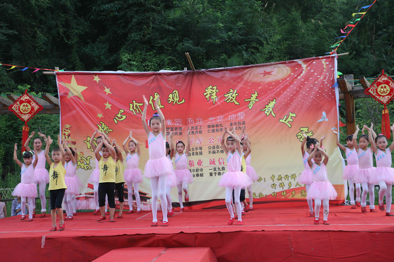 竹坪乡：“送戏下乡”助力乡村文化振兴