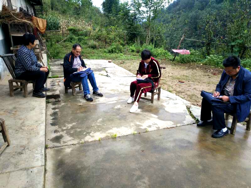 县公路局驻村帮扶助竹坪4个贫困村拔穷根