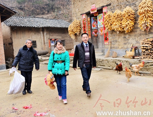 竹根联盟热心盟友驱车接送患病女孩到医院治疗