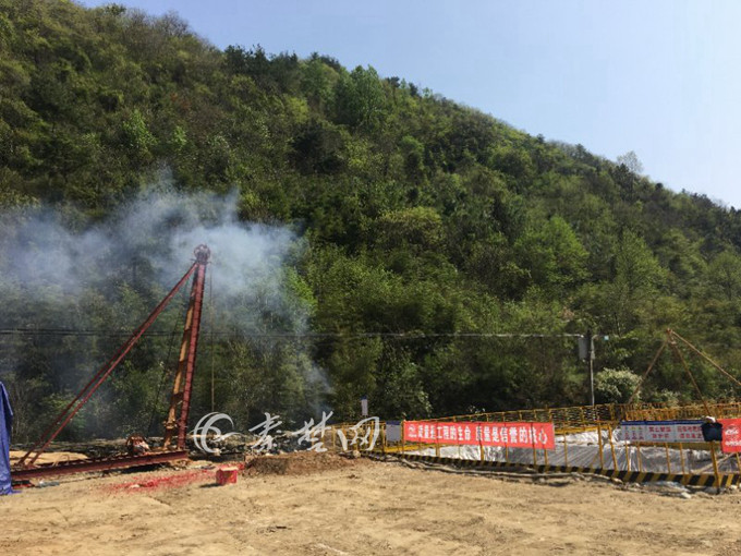 十巫高速公路鮑溢段首根樁基開鉆　大規(guī)模施工將全線鋪開