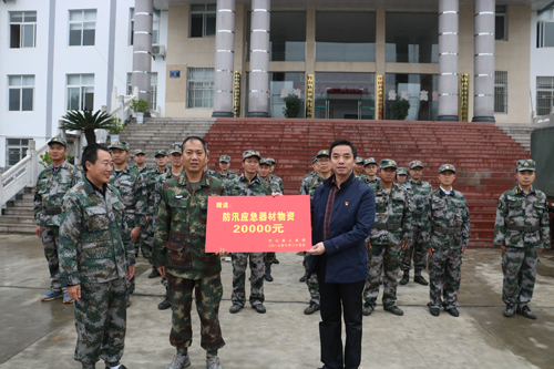 县人武部为深河乡送去抗灾救灾物资