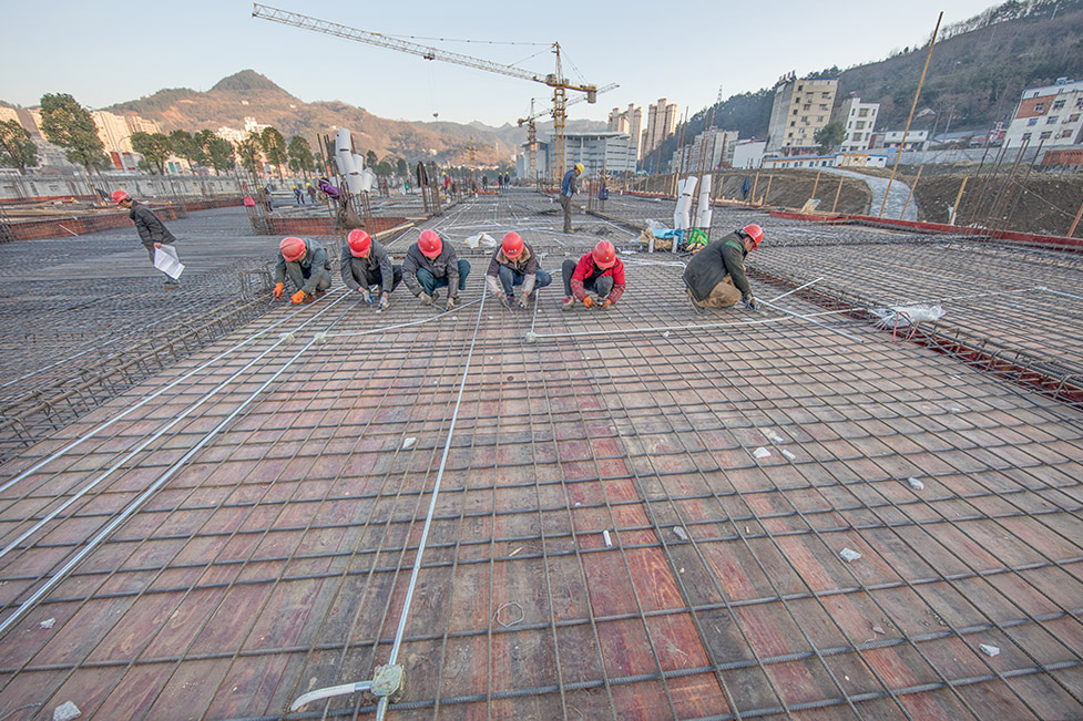 走進五福堂建設工地鋼筋工作業