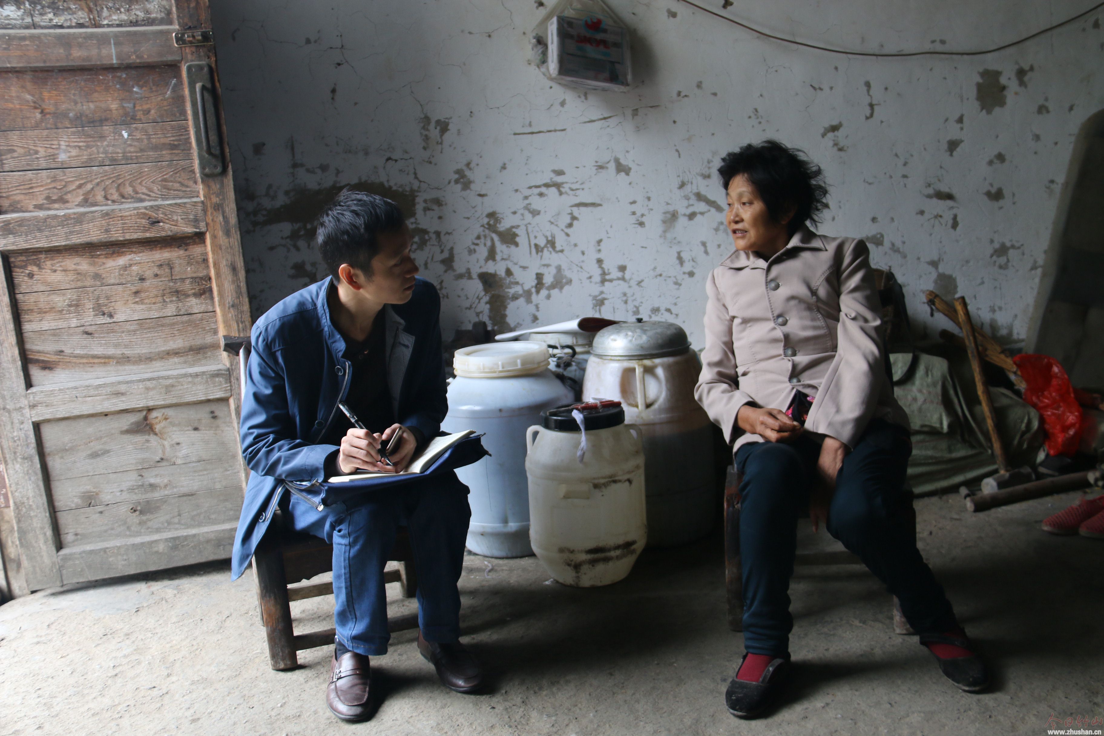 县公积金办：“扶贫日”里扶贫忙