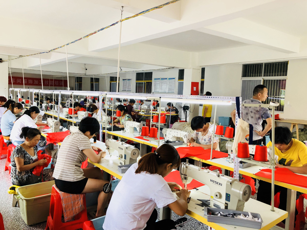 麻家渡镇：扶贫车间喜圆留守妇女致富梦