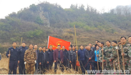 得胜镇：党建引领创园，党员植树建绿