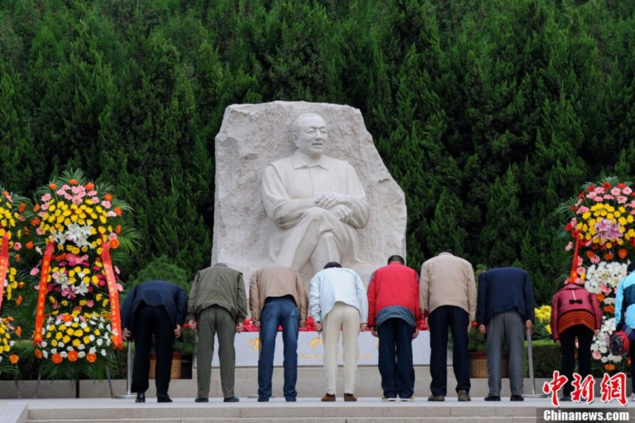 习仲勋诞辰百年 民众至富平瞻仰凭吊