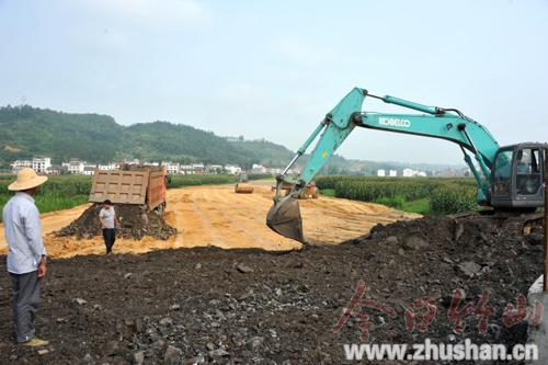 寶豐一級公路建設(shè)抓工期搶進(jìn)度（圖）