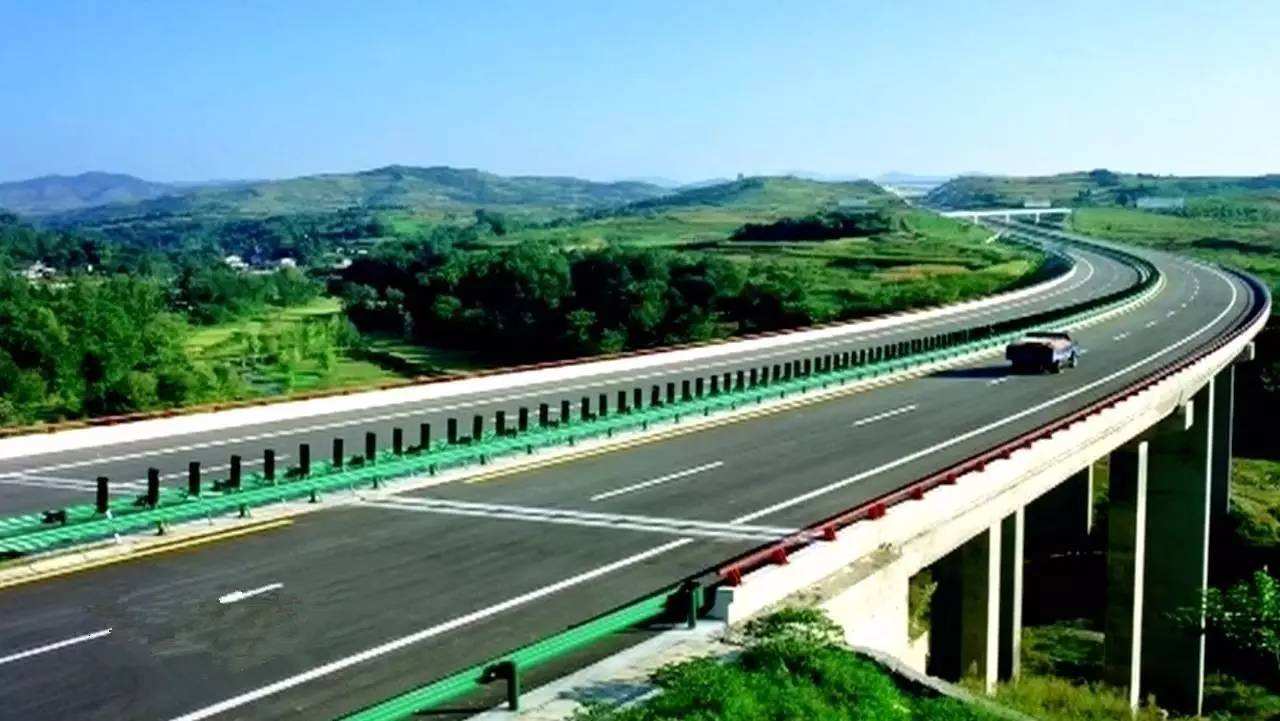 湖北多個高速收費站因大霧關閉