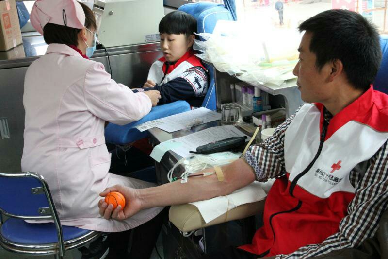 擂鼓镇卫生院：开展无偿献血活动践行十九大