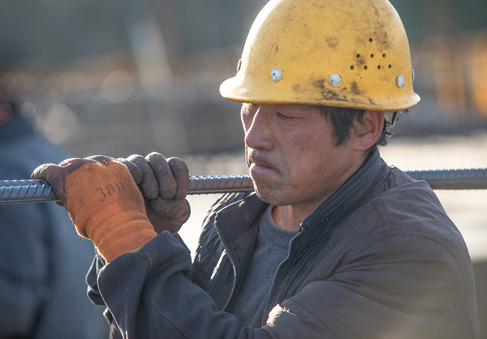 走进五福堂建设工地钢筋工作业